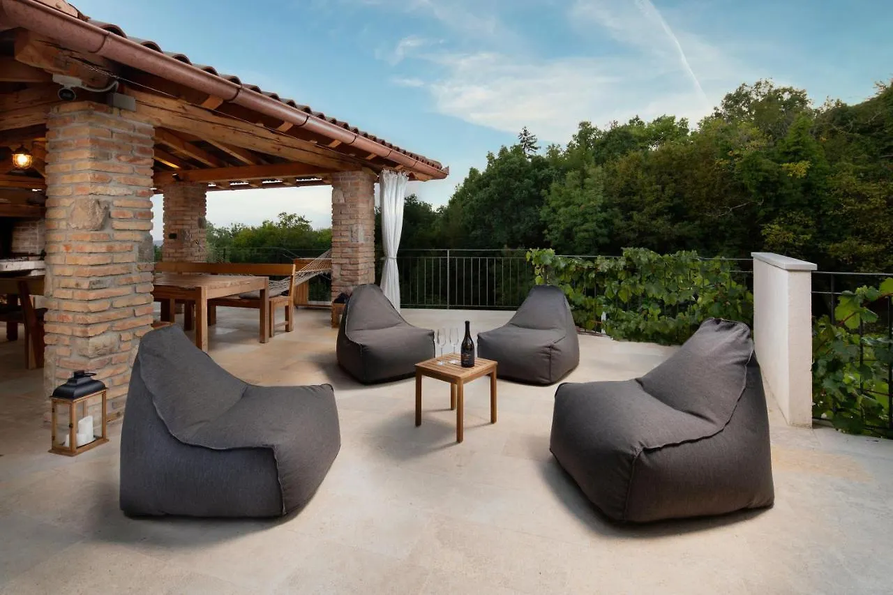 Holiday Home Oliti With Pool Moscenice